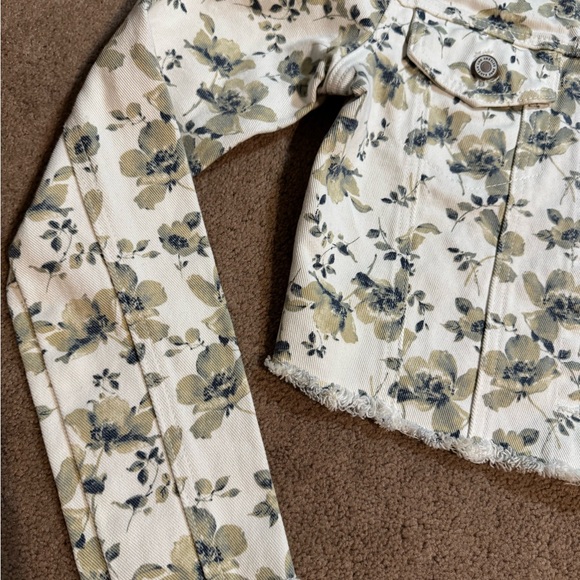 ⭐️ KanCan women’s Steven Floral Cropped Denim Jacket Size XS - Picture 2 of 6